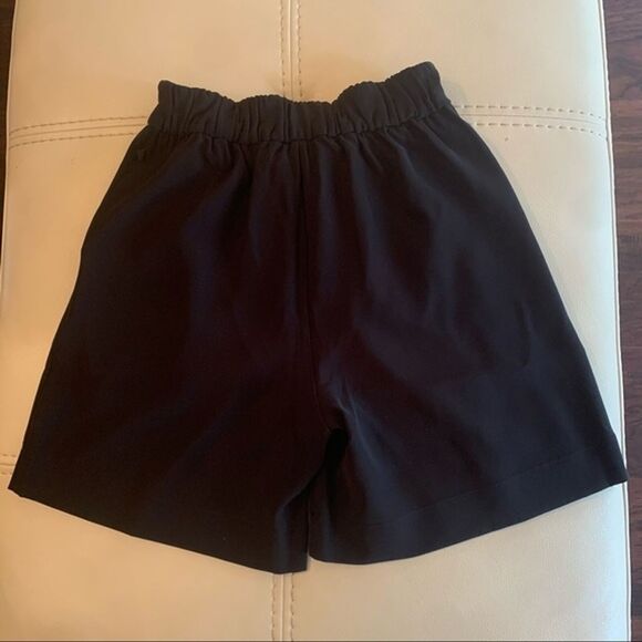 Lululemon Noir Shorts - Picture 8 of 9